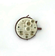 Load image into Gallery viewer, 134818201 Water level pressure switch Frigidaire
